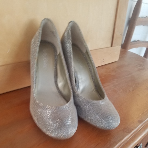 Size 10 silver heels - Picture 4 of 8